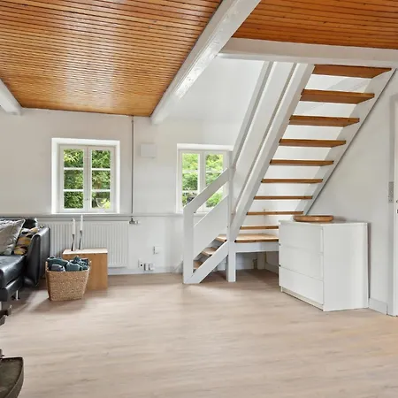 Pet Friendly In With Kitchen فايل